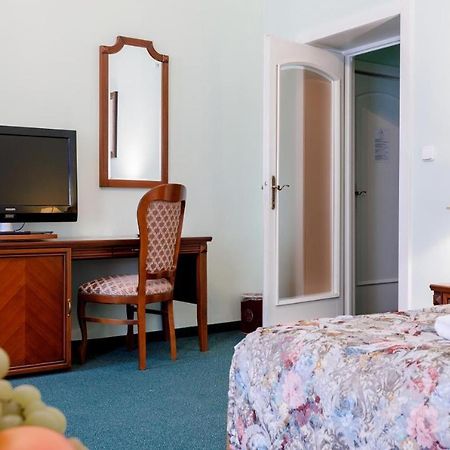Hotel Ester Карлови Вари Екстериор снимка