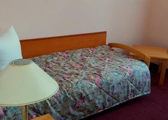 Hotel Ester Карлови Вари Екстериор снимка