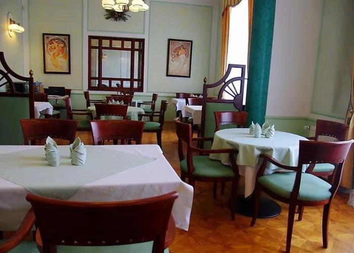 Hotel Ester Карлови Вари Екстериор снимка