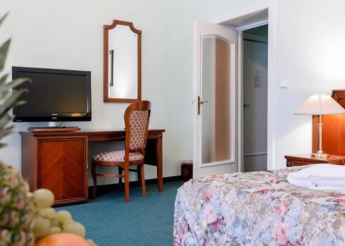 Hotel Ester Карлови Вари Екстериор снимка