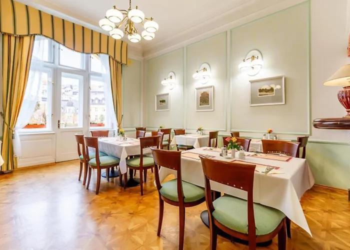 Hotel Ester Карлови Вари Екстериор снимка