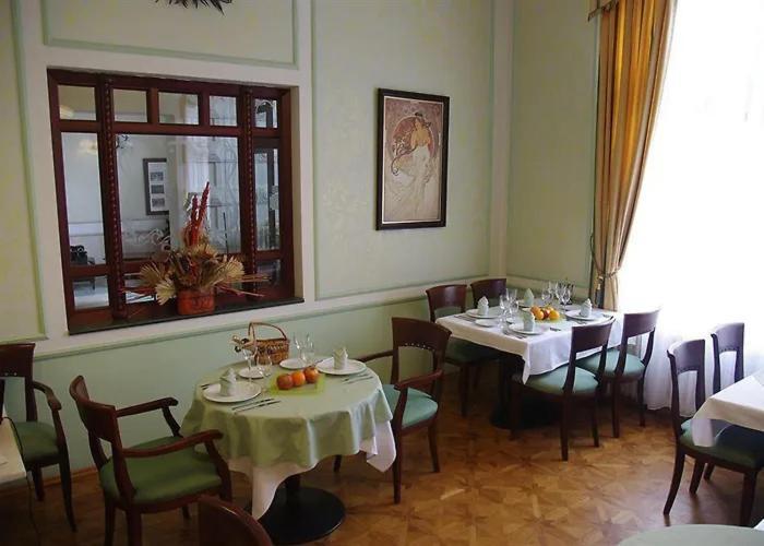 Hotel Ester Карлови Вари Екстериор снимка