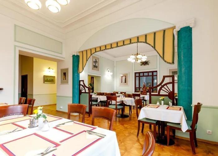 Hotel Ester Карлови Вари Екстериор снимка