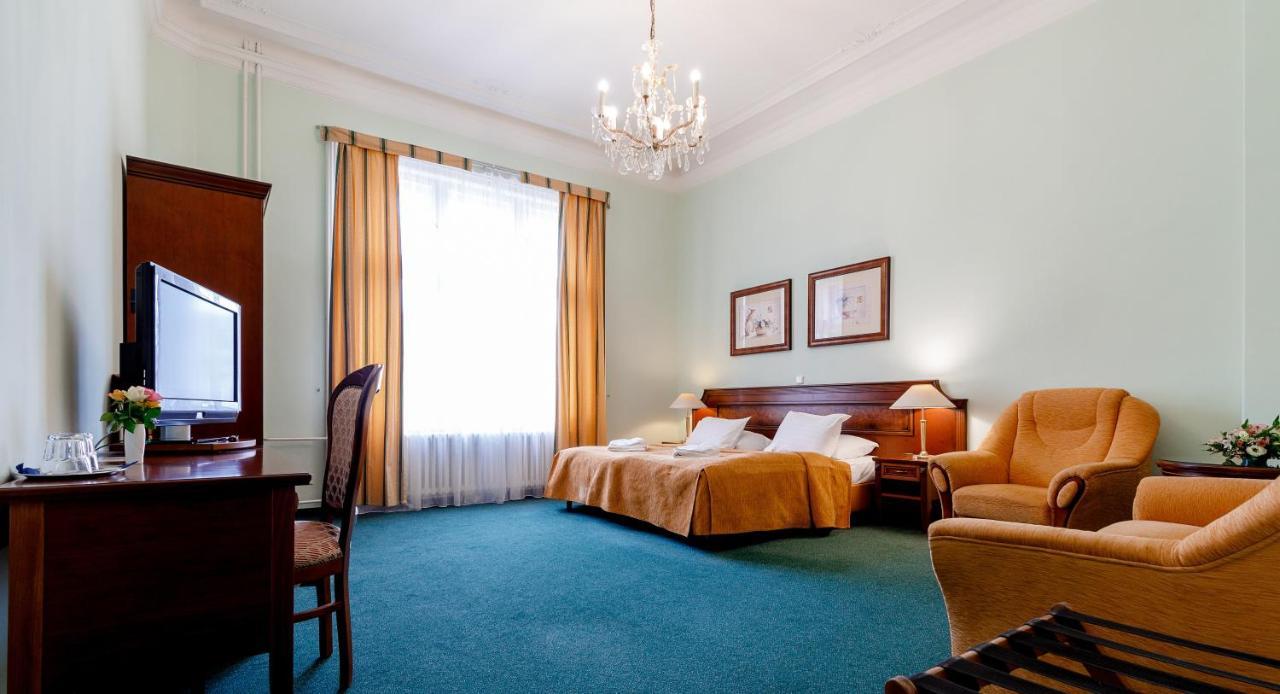 Hotel Ester Карлови Вари Екстериор снимка