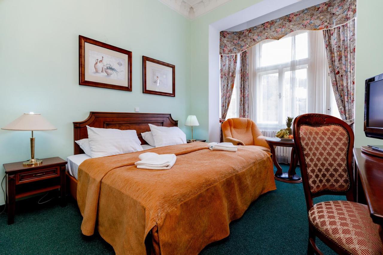 Hotel Ester Карлови Вари Екстериор снимка