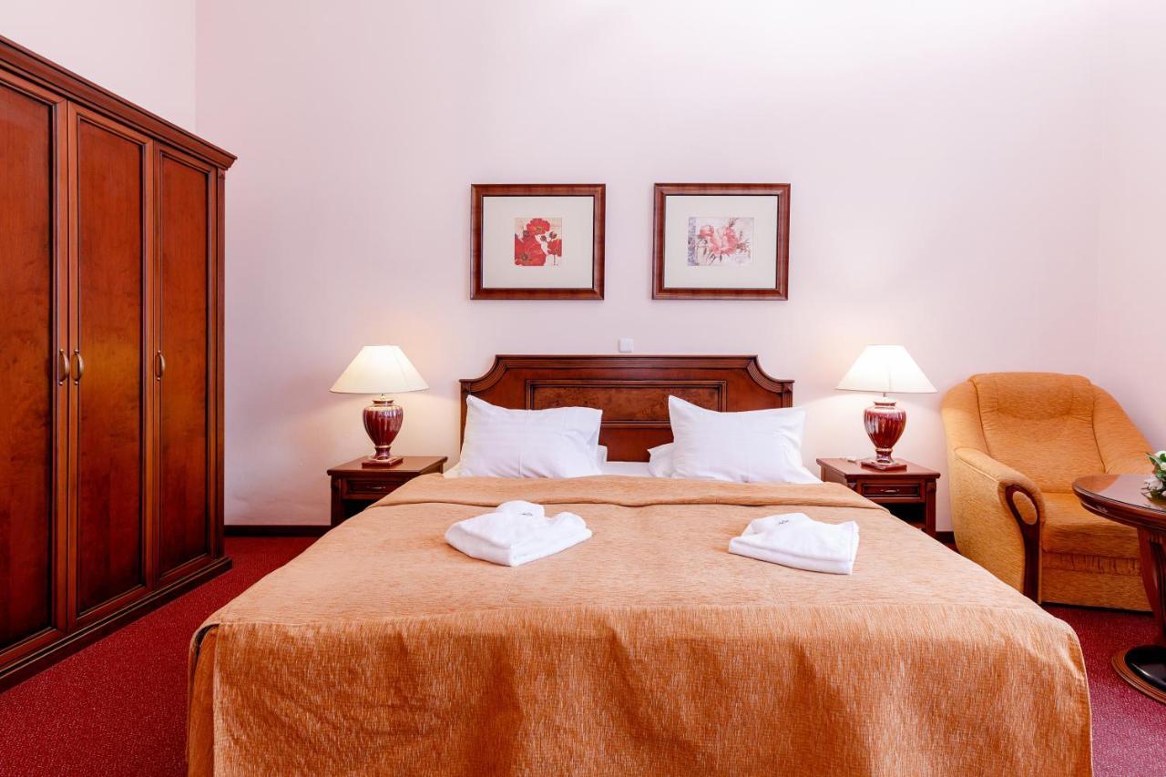 Hotel Ester Карлови Вари Екстериор снимка