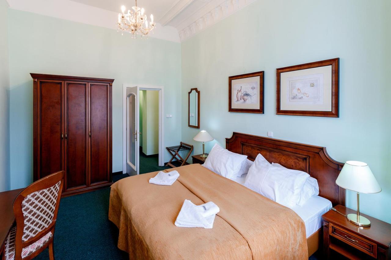 Hotel Ester Карлови Вари Екстериор снимка