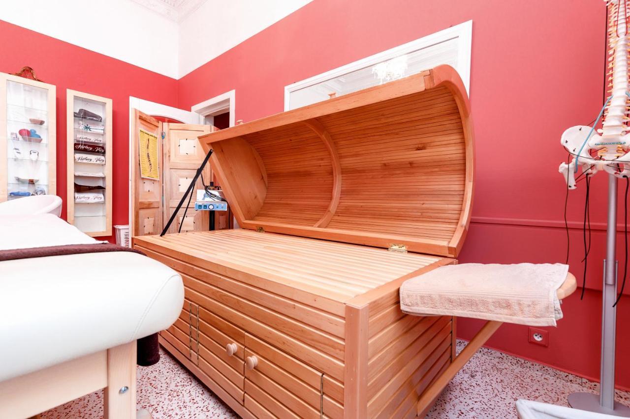 Hotel Ester Карлови Вари Екстериор снимка