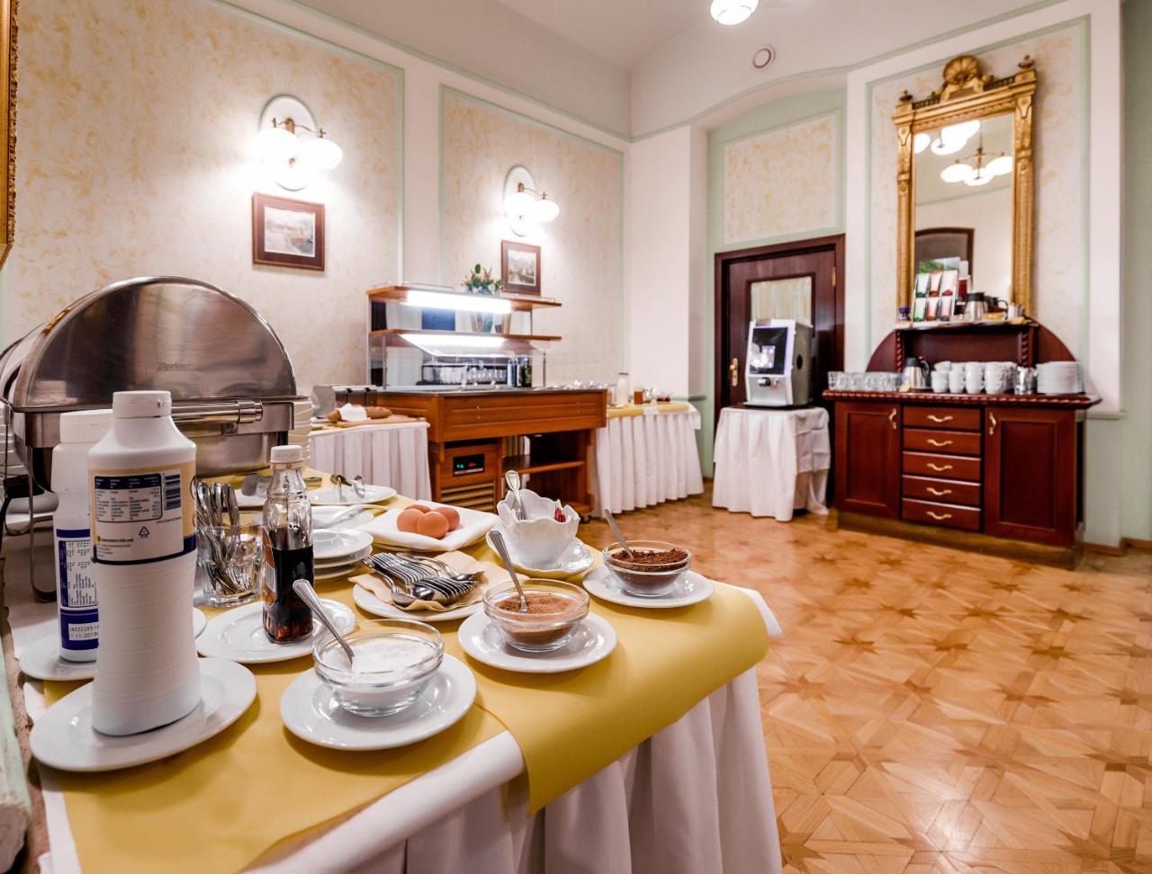Hotel Ester Карлови Вари Екстериор снимка