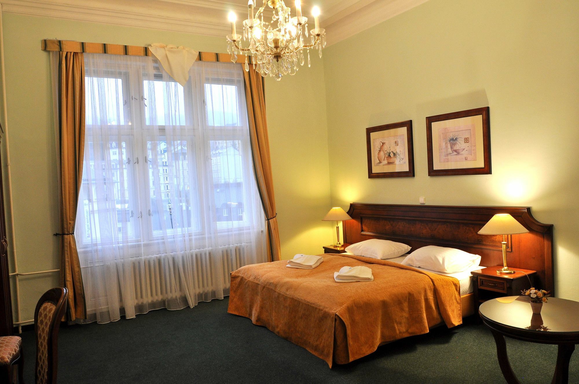 Hotel Ester Карлови Вари Екстериор снимка
