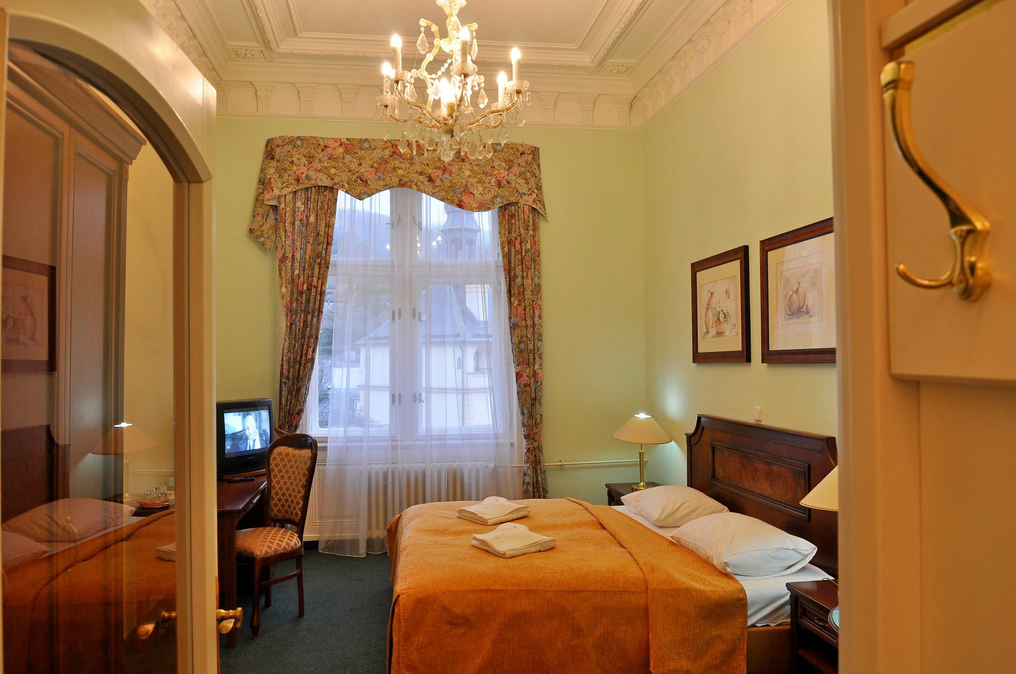 Hotel Ester Карлови Вари Екстериор снимка