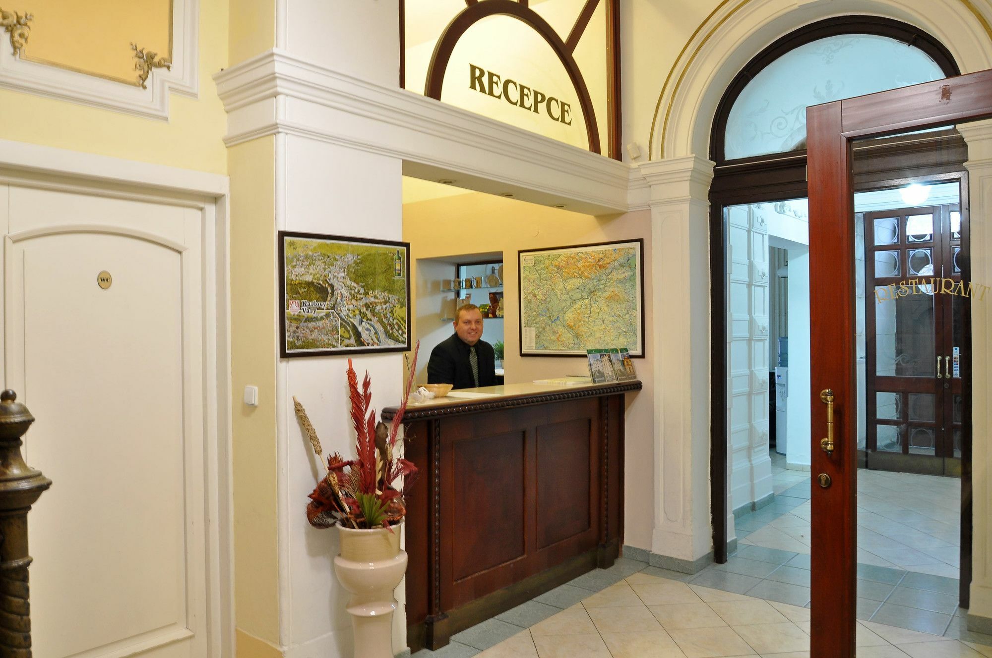 Hotel Ester Карлови Вари Екстериор снимка